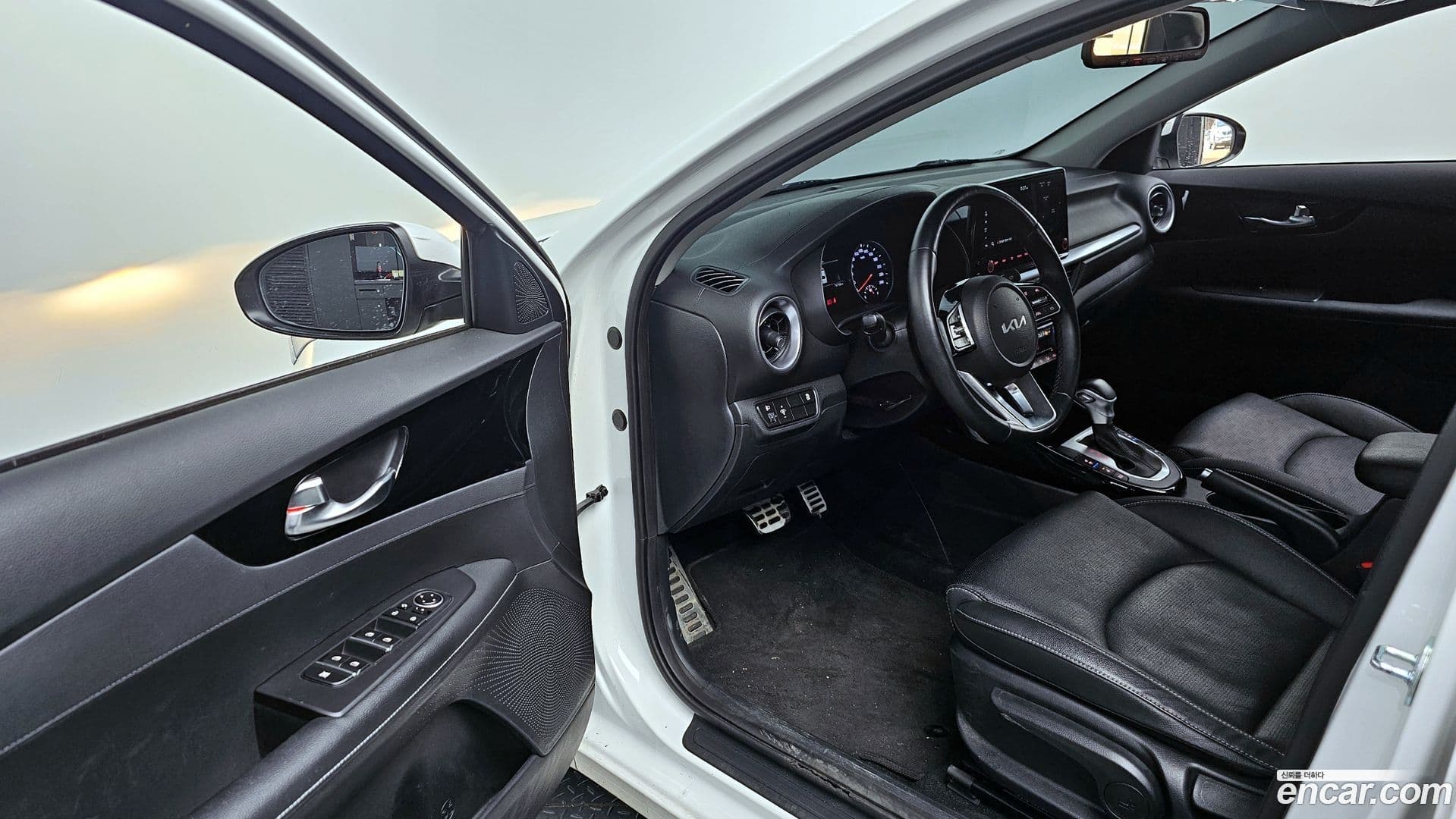 Main__Slider__Photo:K3 Kia 2023.4-10