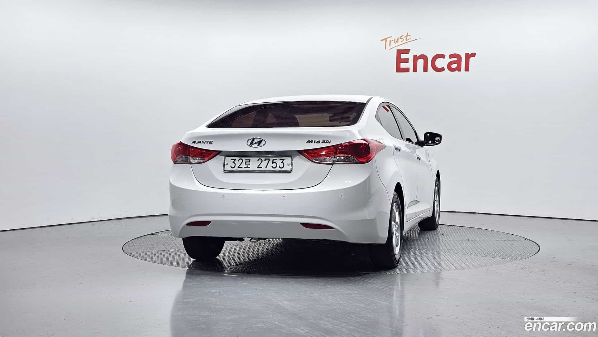 AVANTE Hyundai 2011.0-OUTER-004