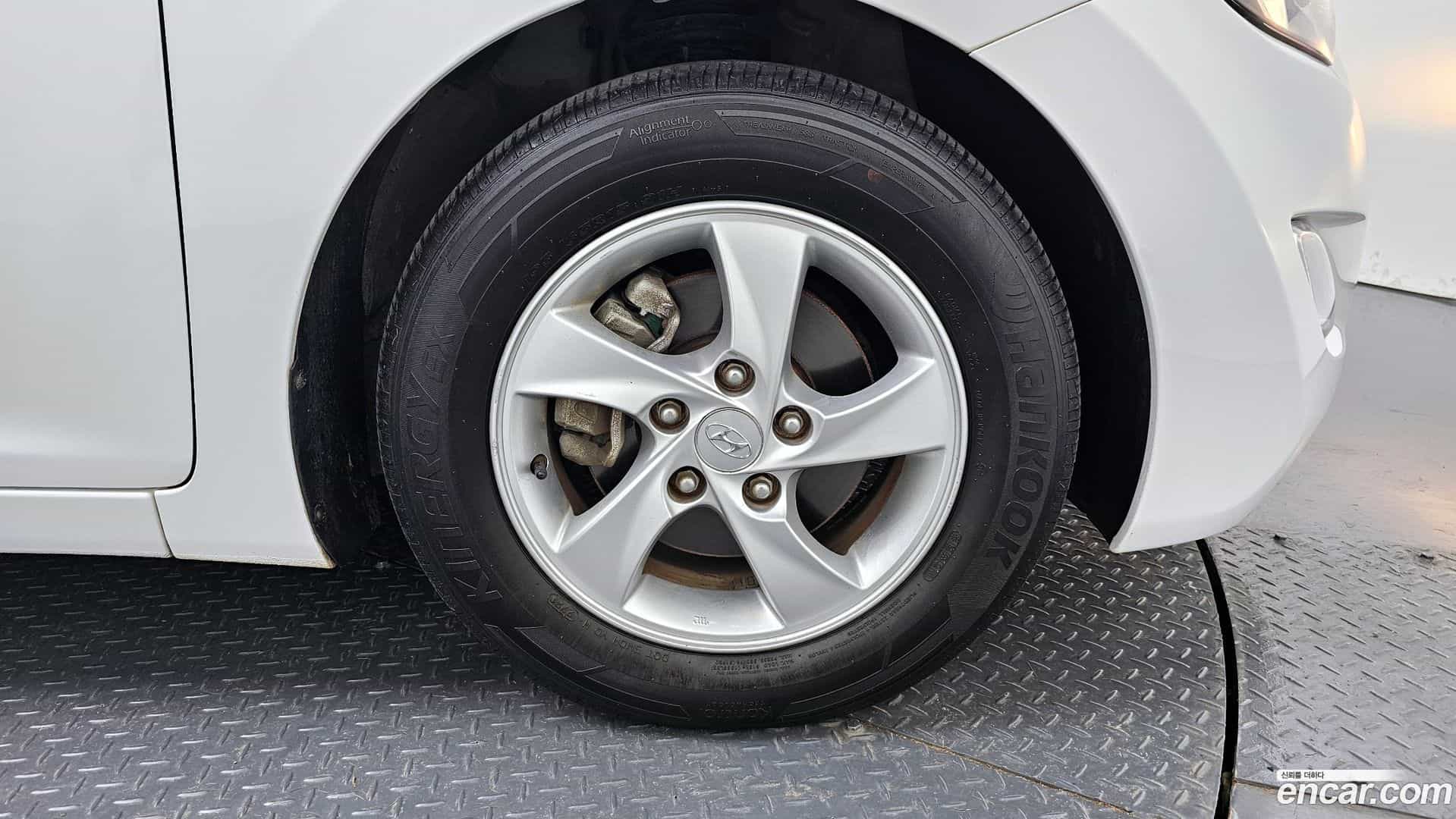 AVANTE Hyundai 2011.0-OUTER-005