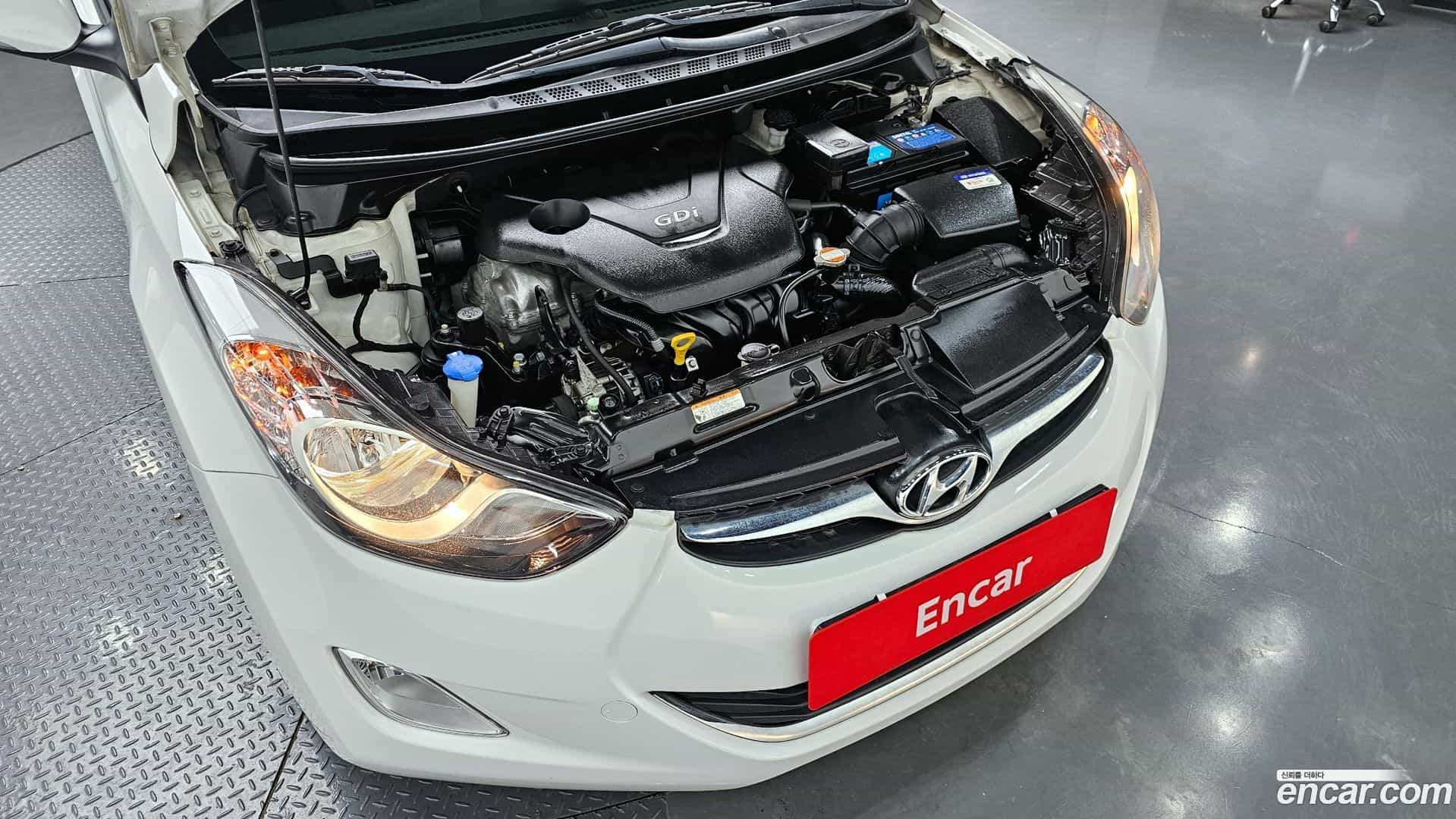 AVANTE Hyundai 2011.0-OUTER-006