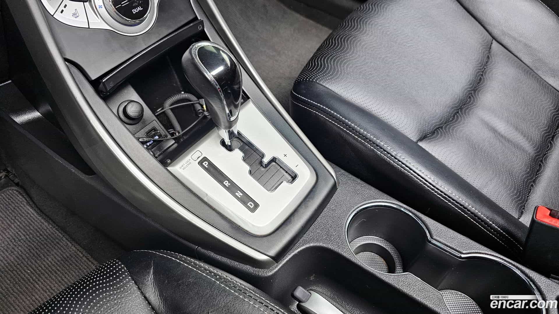 AVANTE Hyundai 2011.0-INNER-009