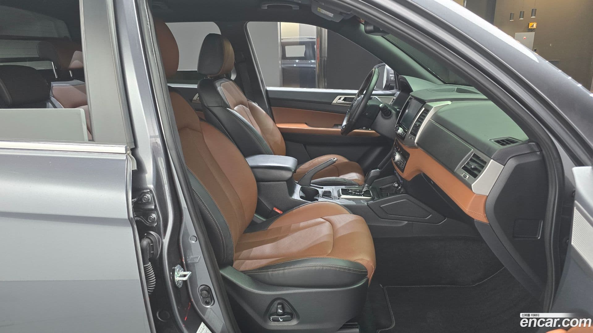 Main__Slider__Photo:Rexton KG_Mobility_Ssangyong 2018.7-9