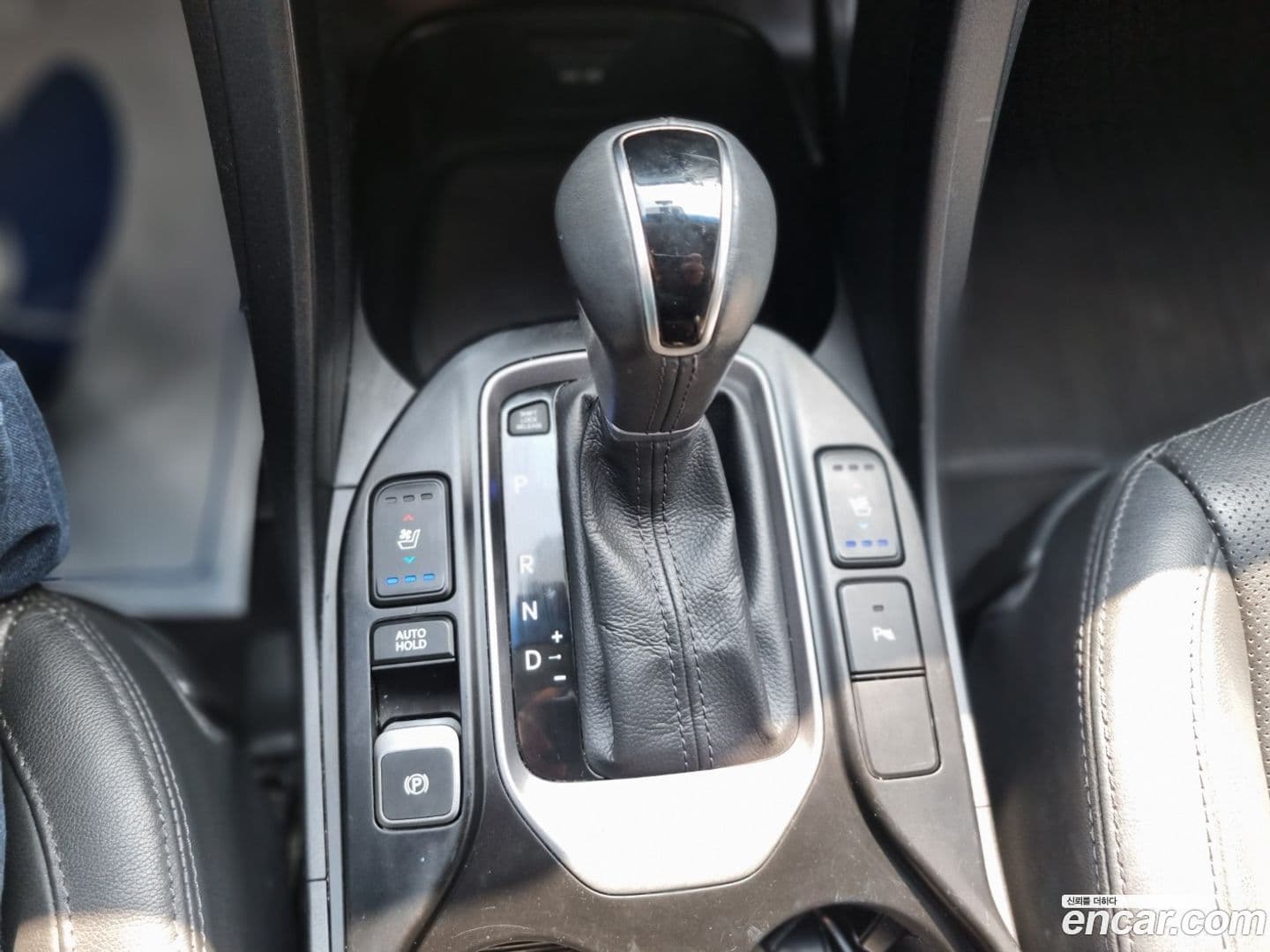 Main__Slider__Photo:Santafe Hyundai 2015.0-8