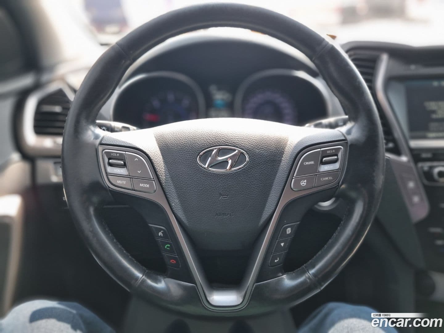 Main__Slider__Photo:Santafe Hyundai 2015.0-18