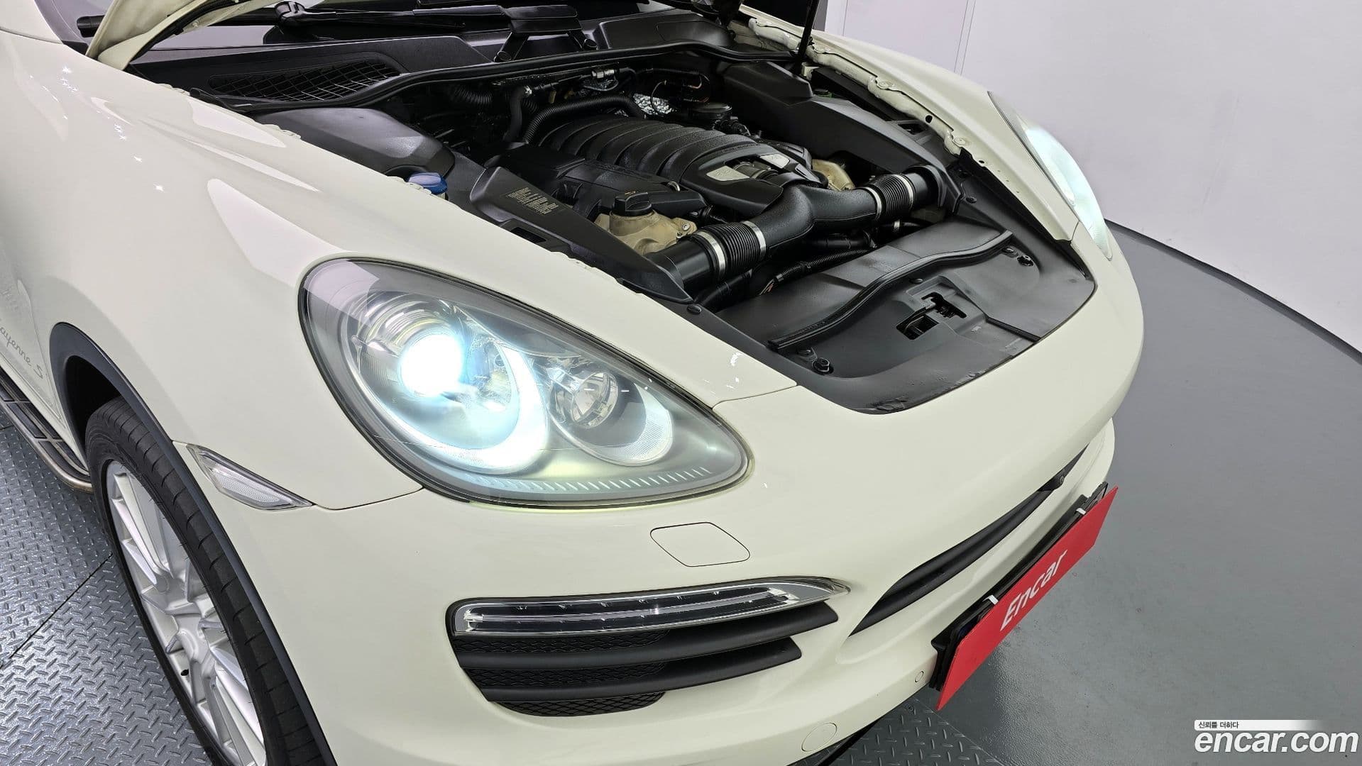Main__Slider__Photo:Cayenne Porsche 2011.10-5