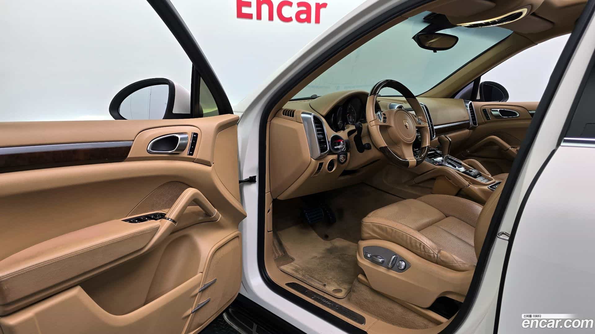 Cayenne Porsche 2011.10-OPTION-015