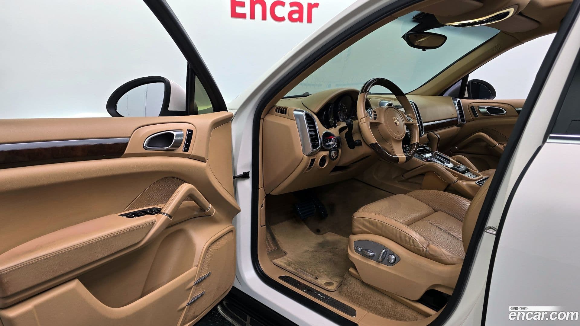 Main__Slider__Photo:Cayenne Porsche 2011.10-10