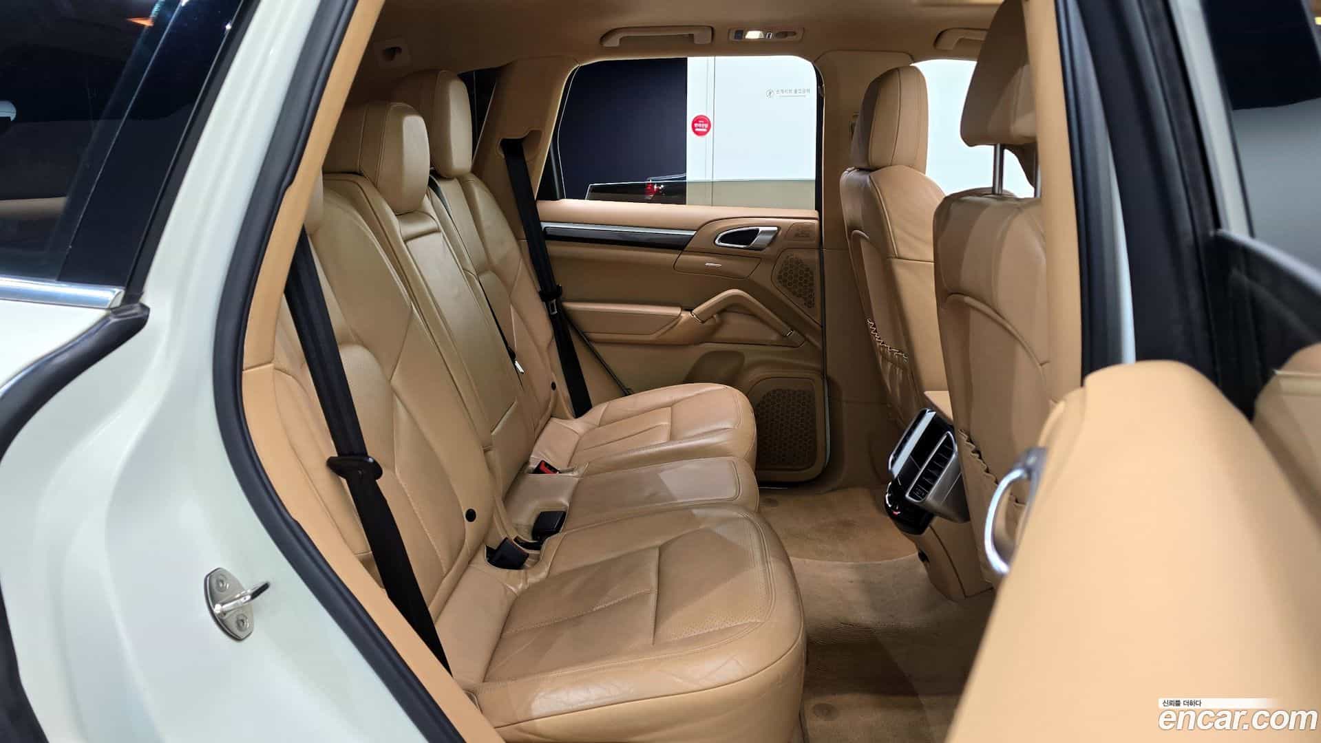 Cayenne Porsche 2011.10-OPTION-016