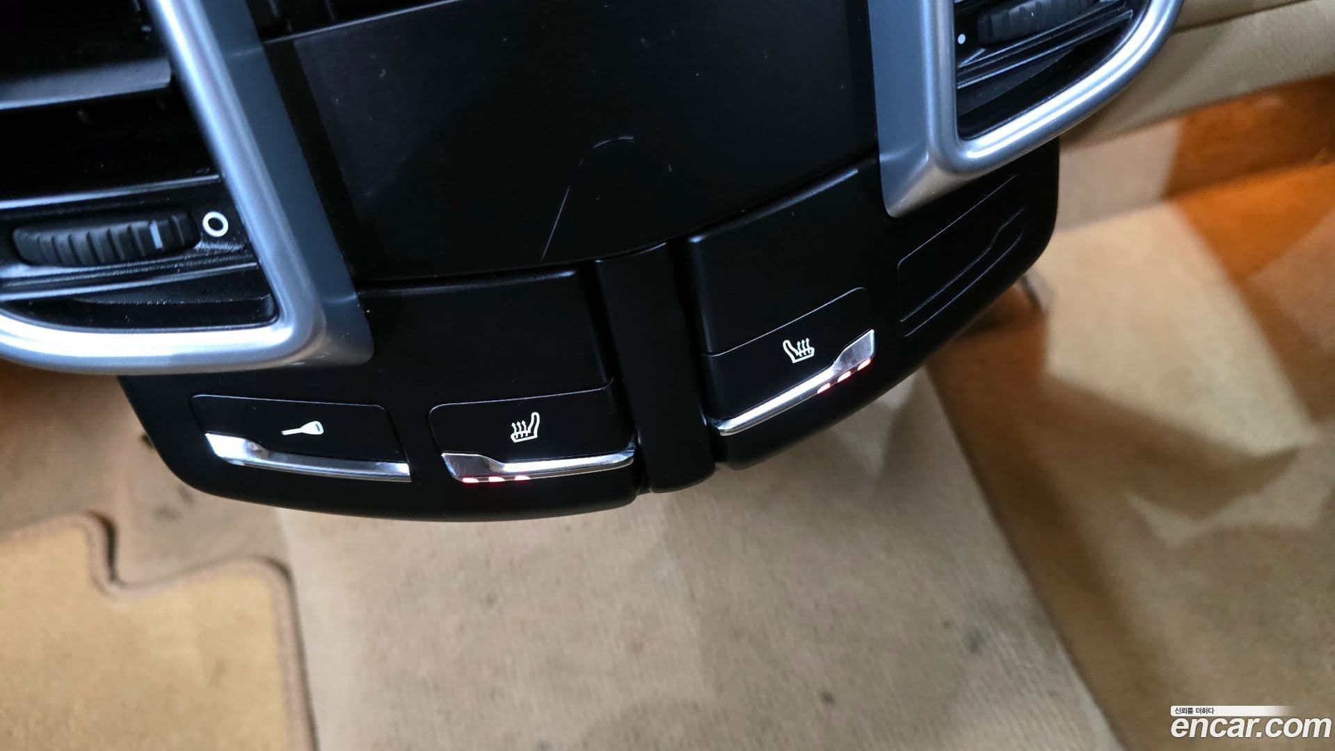 Main__Slider__Photo:Cayenne Porsche 2011.10-16