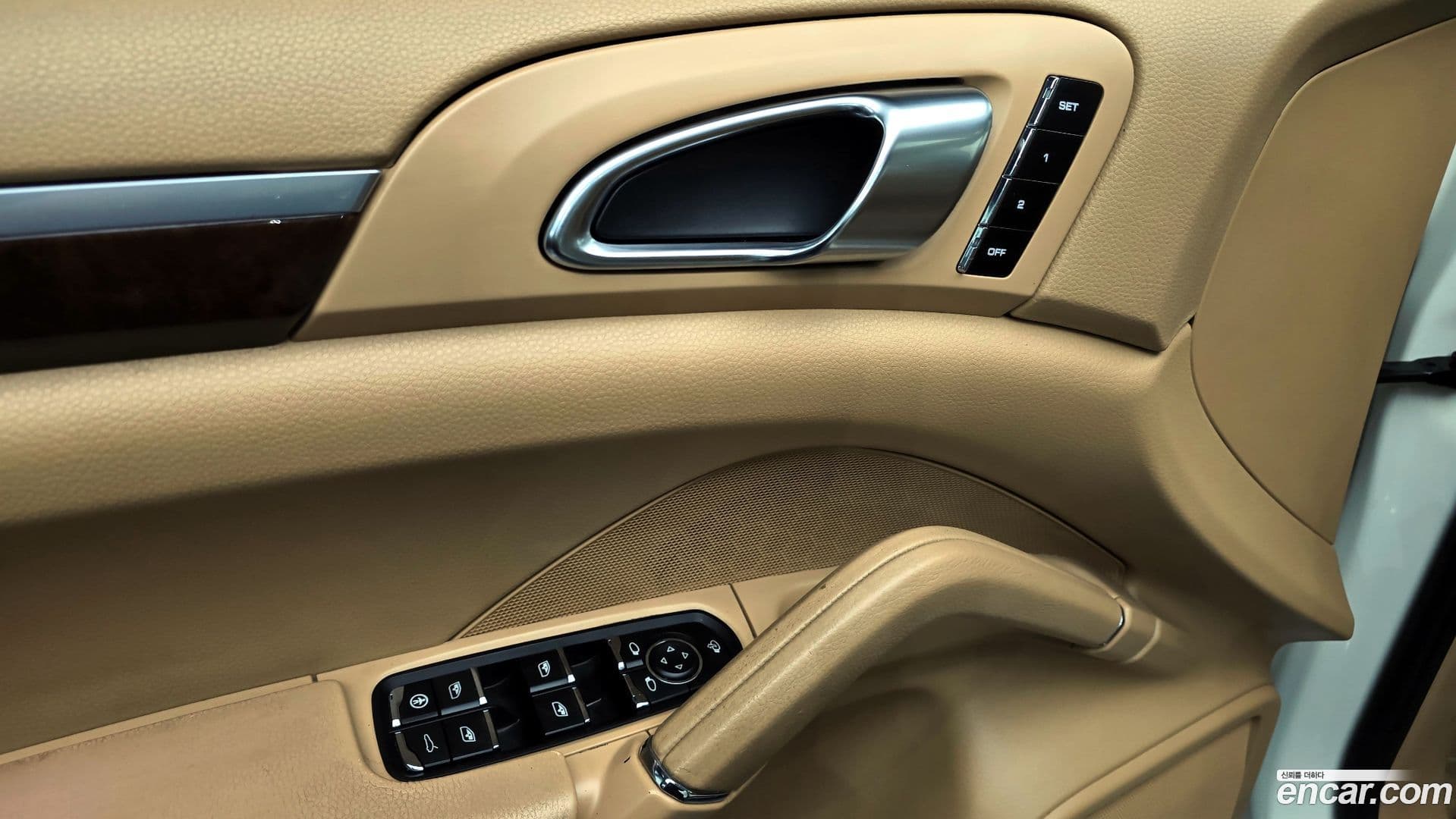 Main__Slider__Photo:Cayenne Porsche 2011.10-17