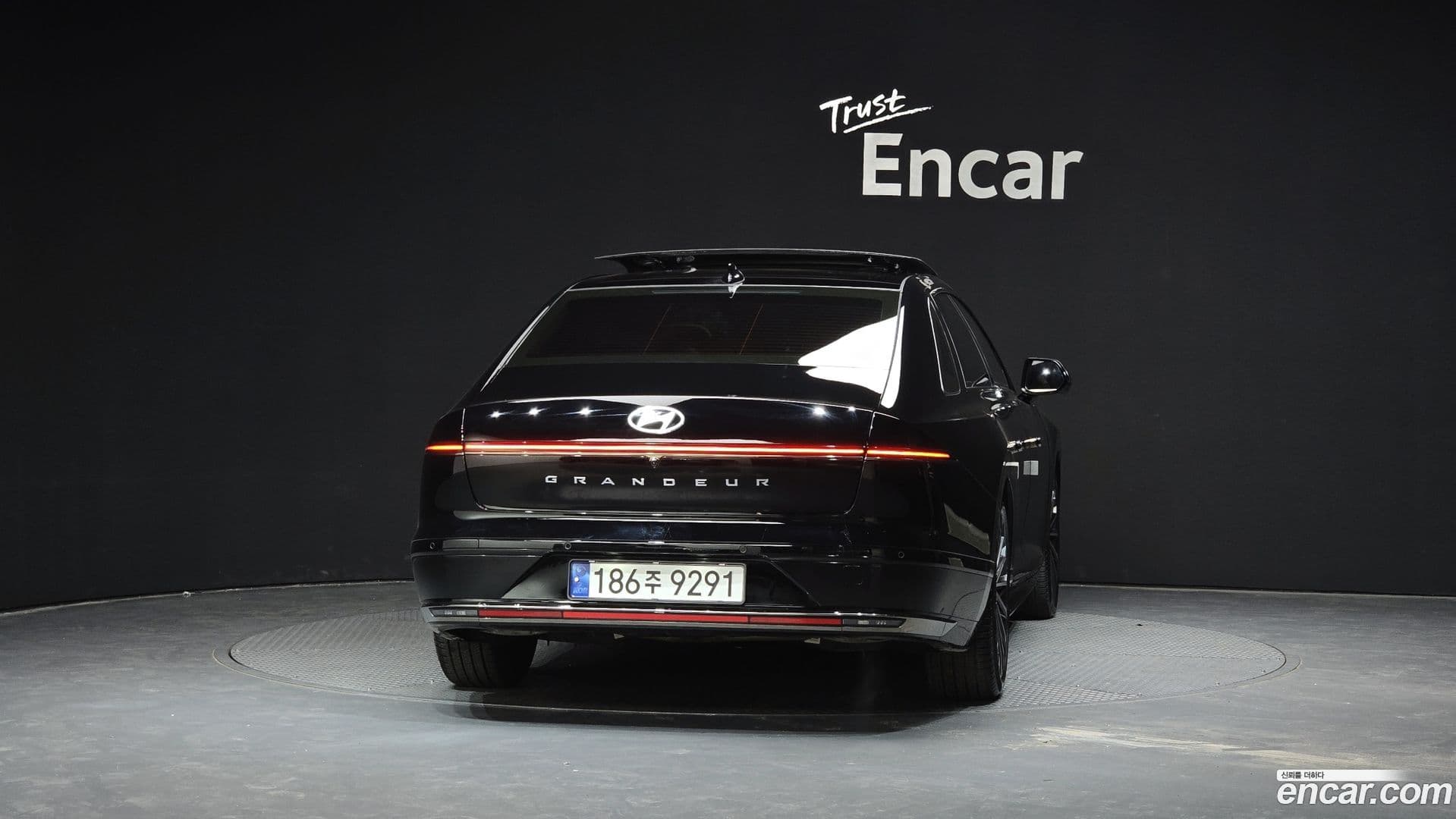 Main__Slider__Photo:Grandeur Hyundai 2023.0-3