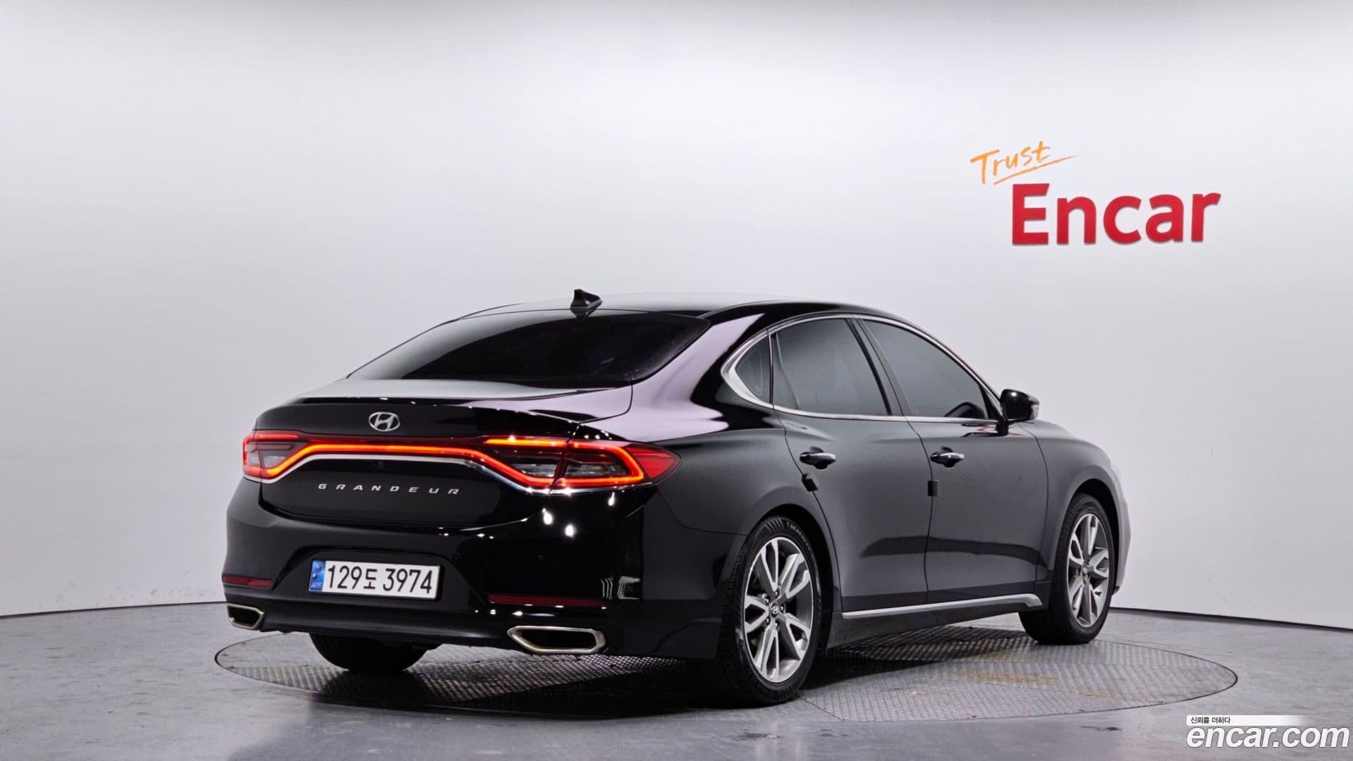 Main__Slider__Photo:Grandeur Hyundai 2018.8-1