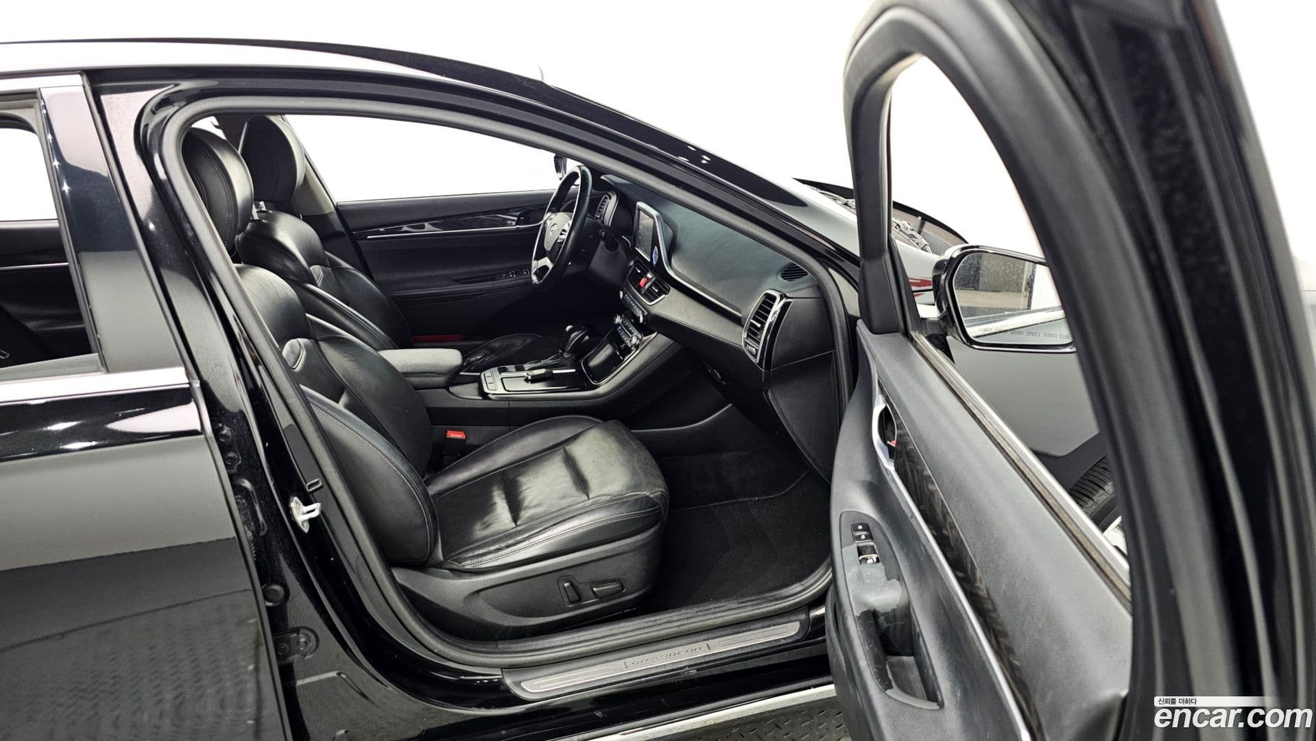 Main__Slider__Photo:Grandeur Hyundai 2018.8-10