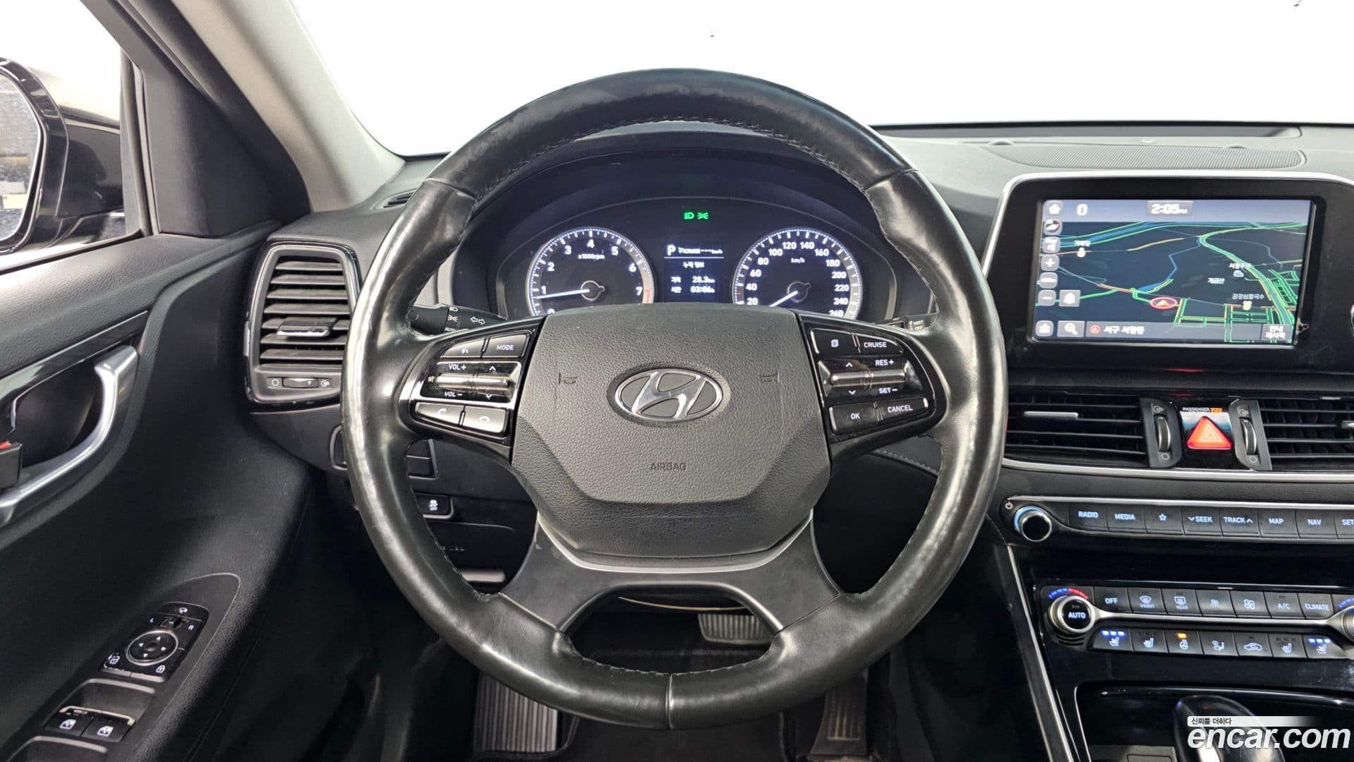 Main__Slider__Photo:Grandeur Hyundai 2018.8-12