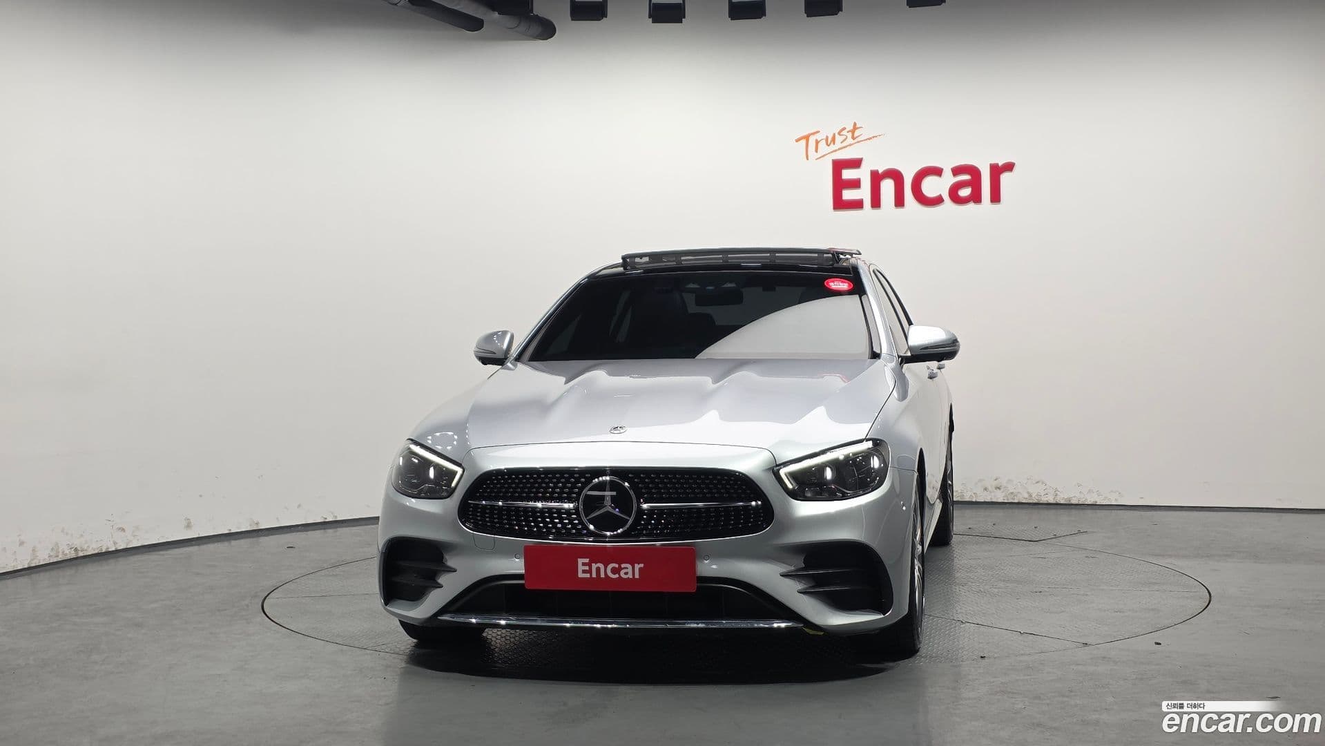 Main__Slider__Photo:E-Class Mercedes-Benz 2022.7-2