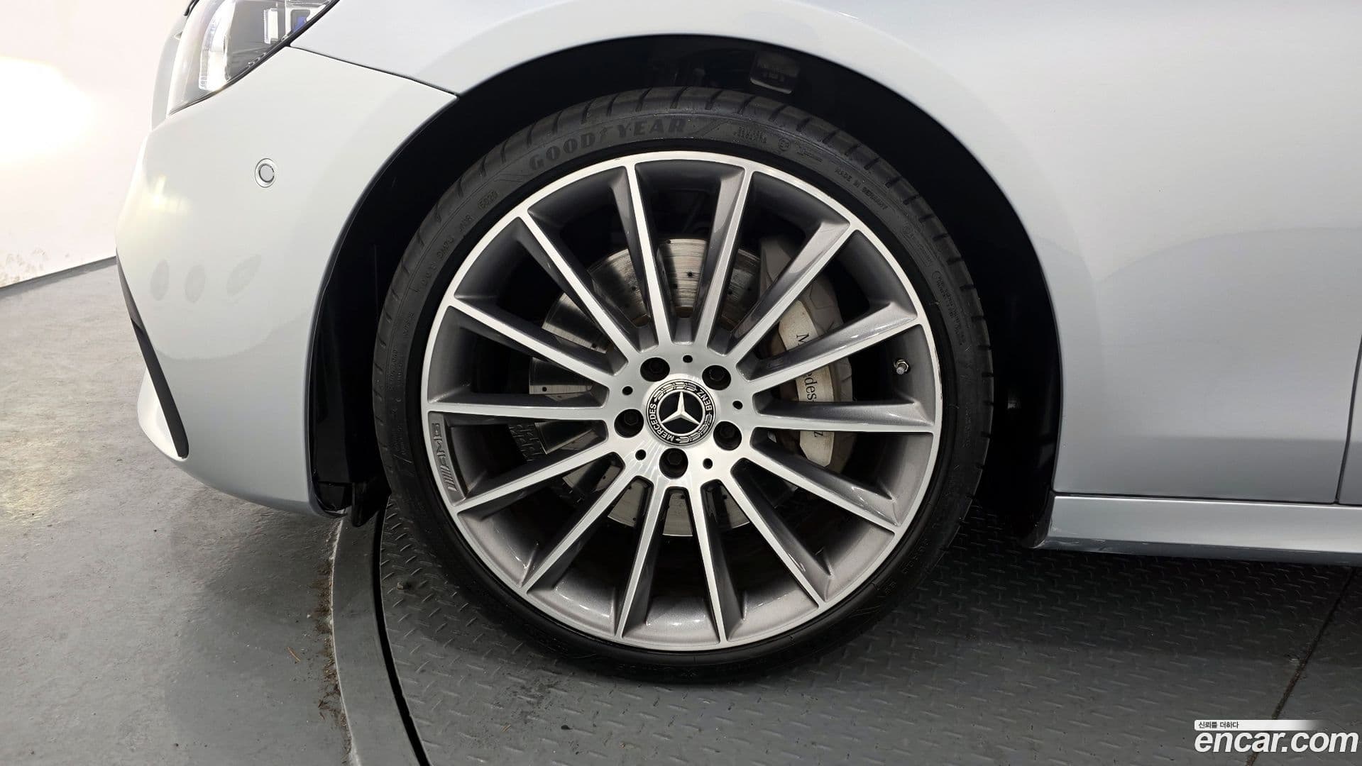 Main__Slider__Photo:E-Class Mercedes-Benz 2022.7-4