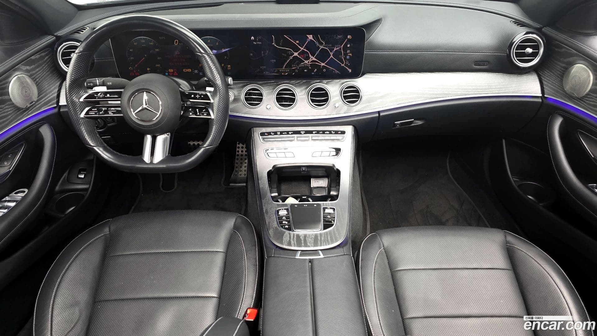 Main__Slider__Photo:E-Class Mercedes-Benz 2022.7-6