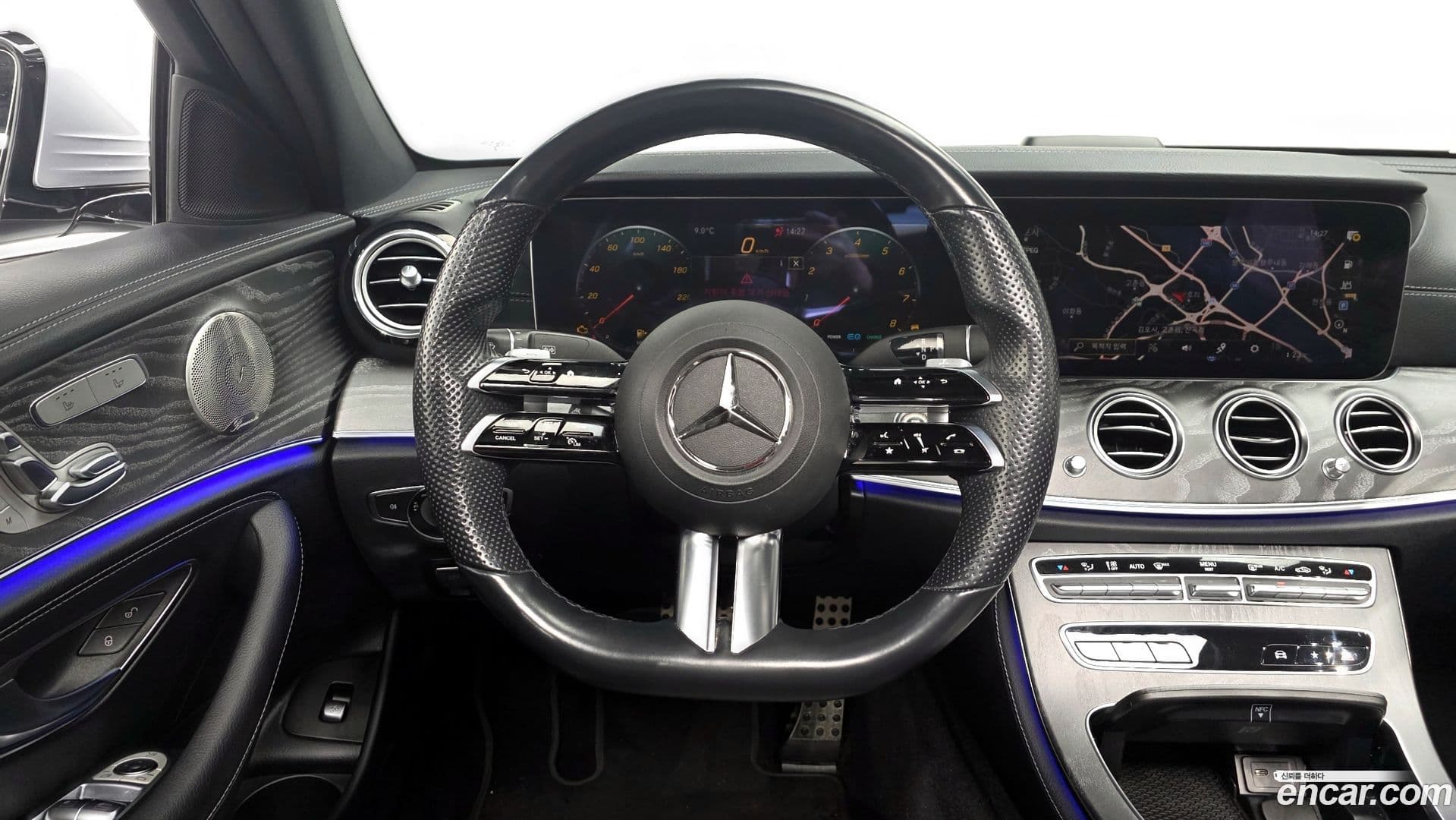 Main__Slider__Photo:E-Class Mercedes-Benz 2022.7-12