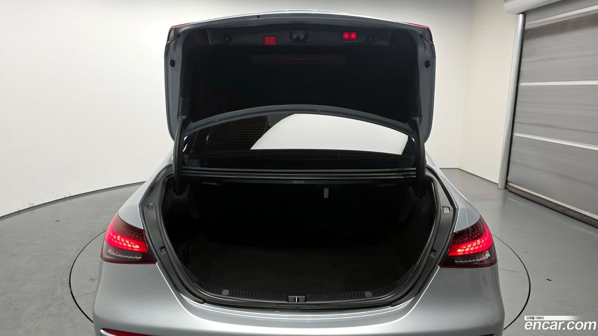 Main__Slider__Photo:E-Class Mercedes-Benz 2022.7-19