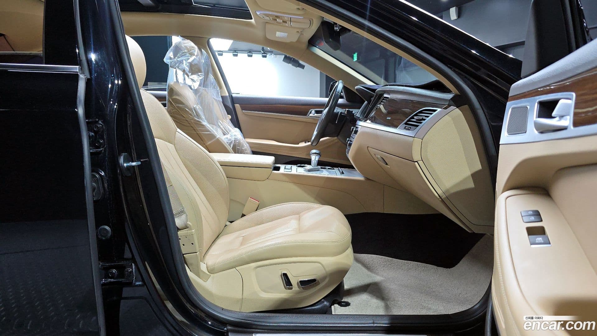 Main__Slider__Photo:G80 Genesis 2016.10-10