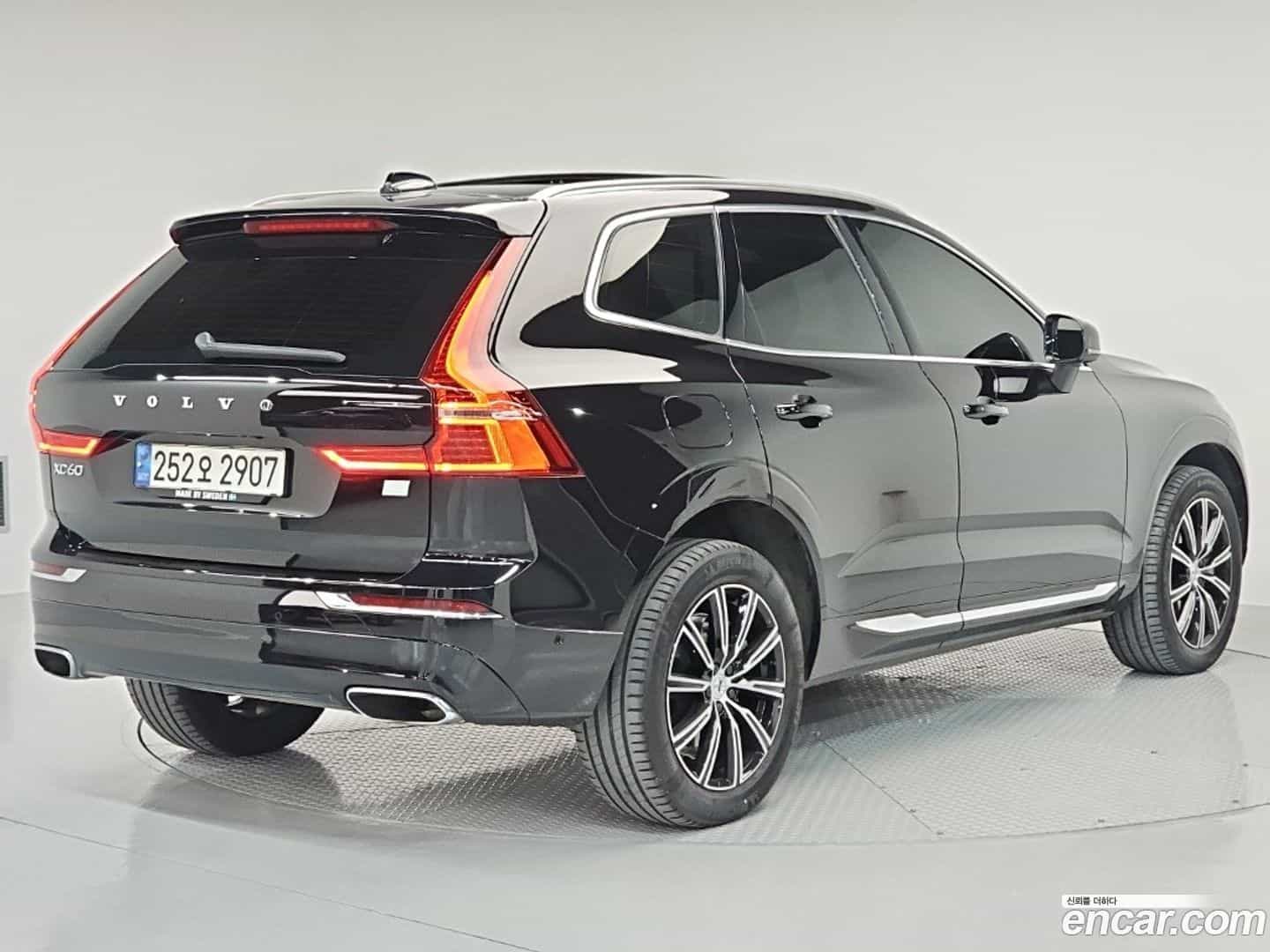 XC60 Volvo 2021.1-OUTER-002