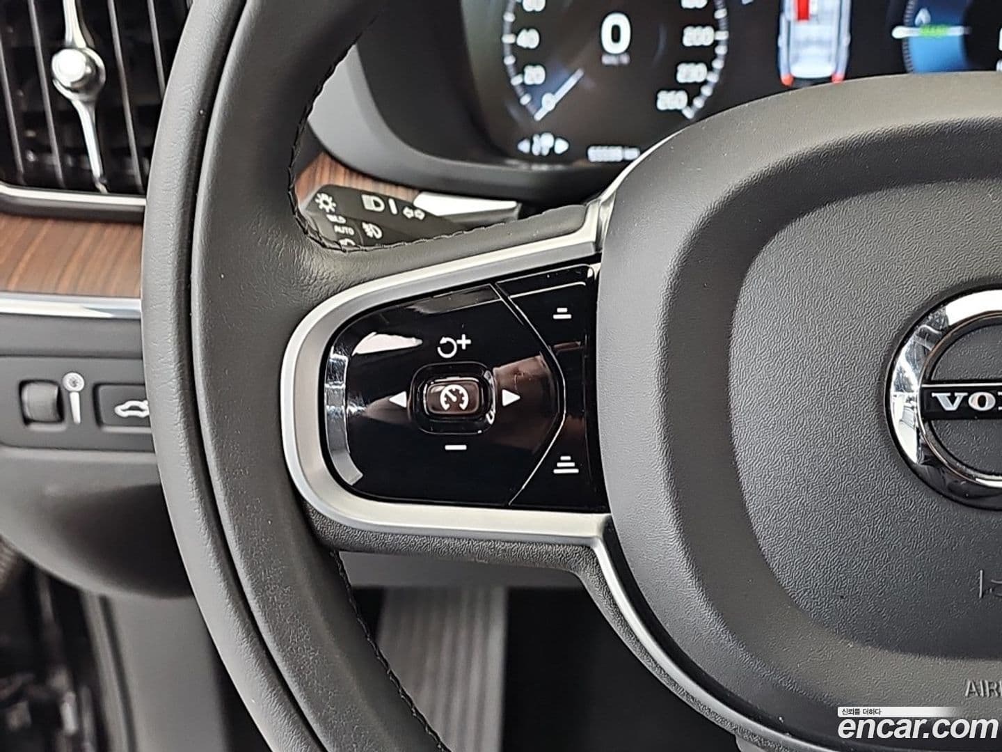 Main__Slider__Photo:XC60 Volvo 2021.1-12