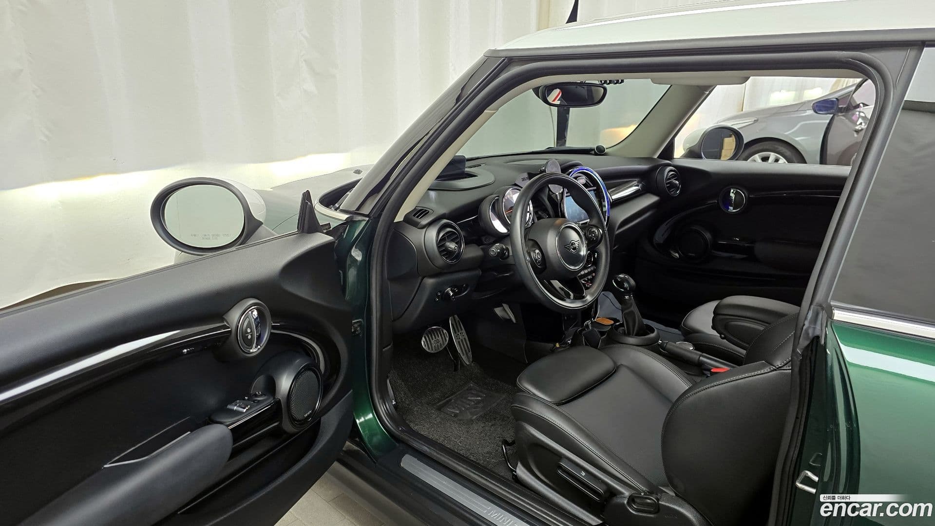 Main__Slider__Photo:Cooper Mini 2019.3-9