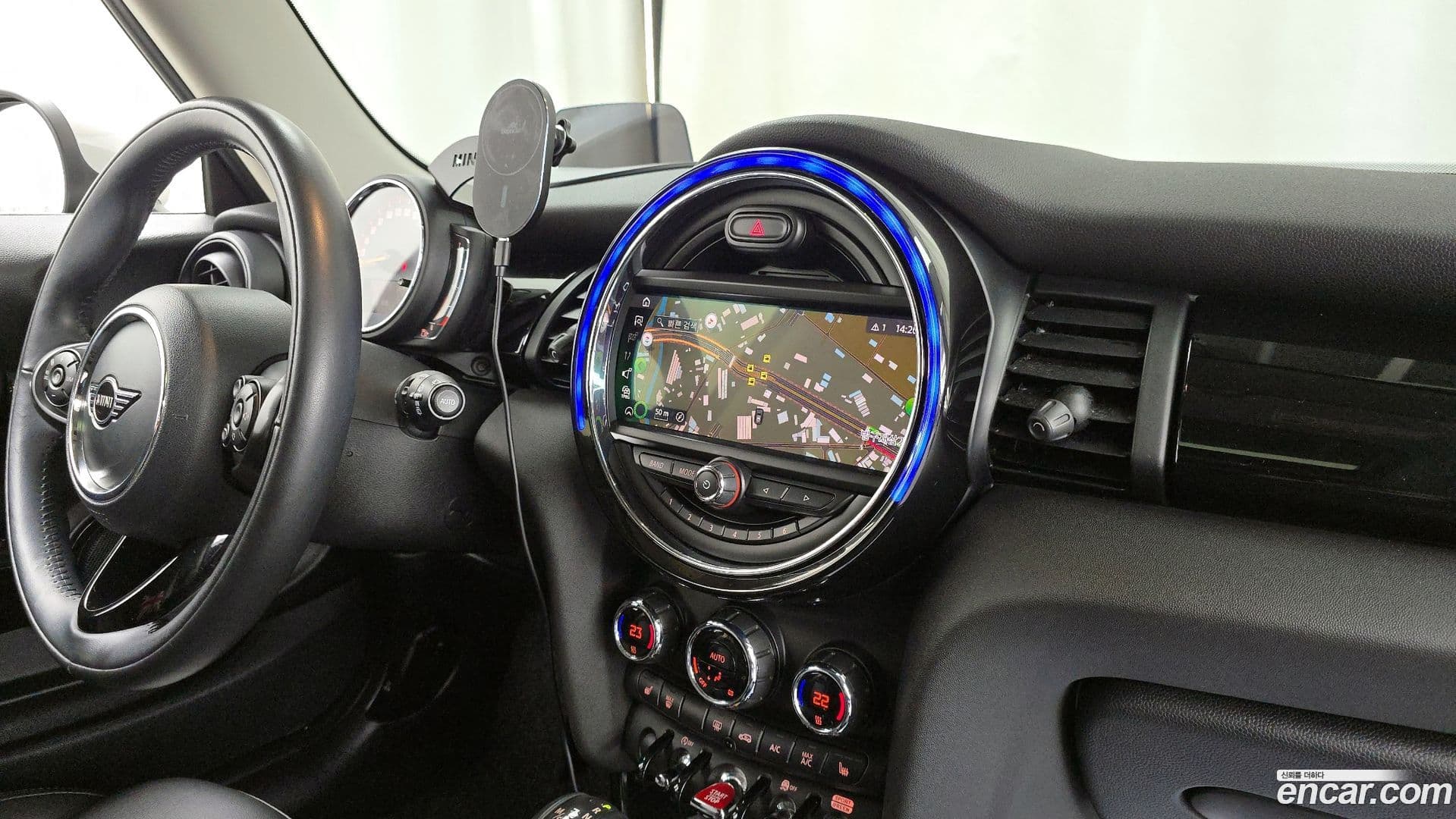 Main__Slider__Photo:Cooper Mini 2019.3-13