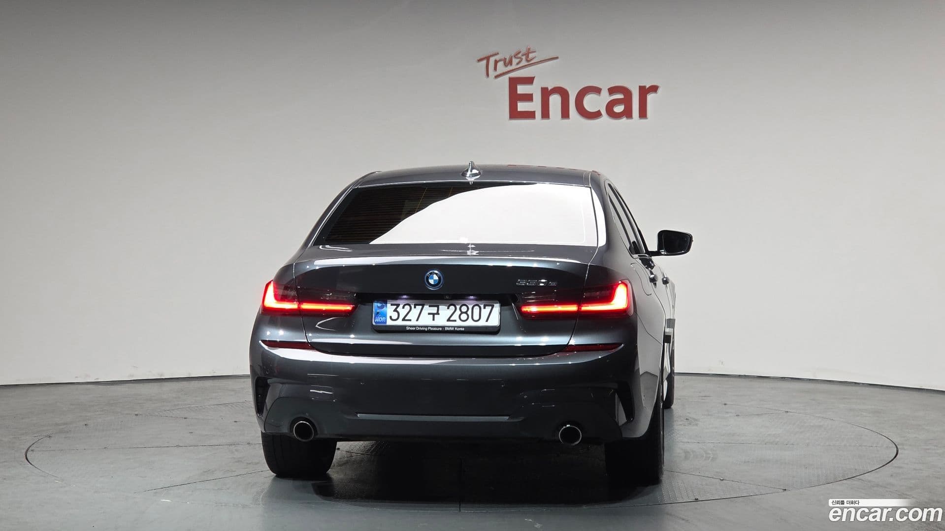 Main__Slider__Photo:3-Series BMW 2021.10-3