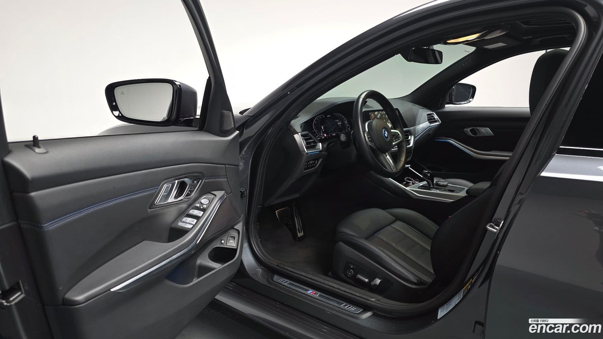 Main__Slider__Photo:3-Series BMW 2021.10-10