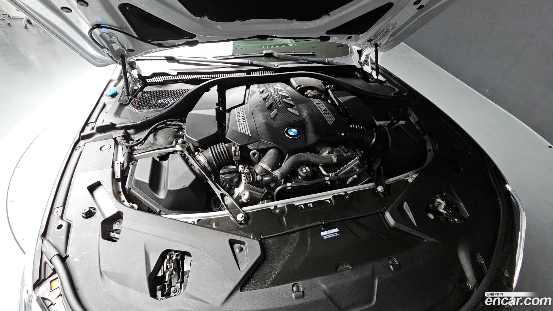 Main__Slider__Photo:8-Series BMW 2025.4-5