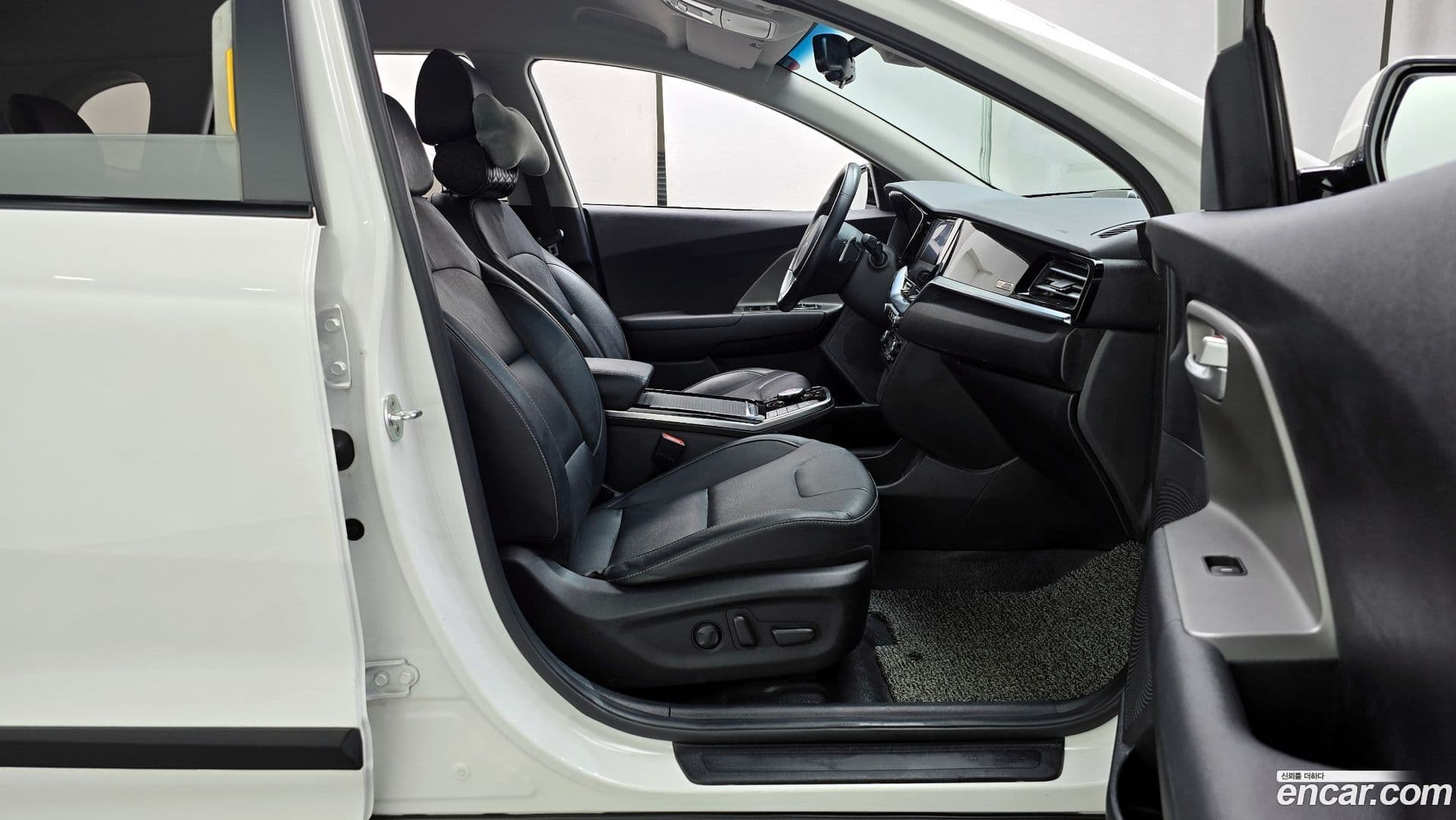 Main__Slider__Photo:Niro Kia 2022.5-9