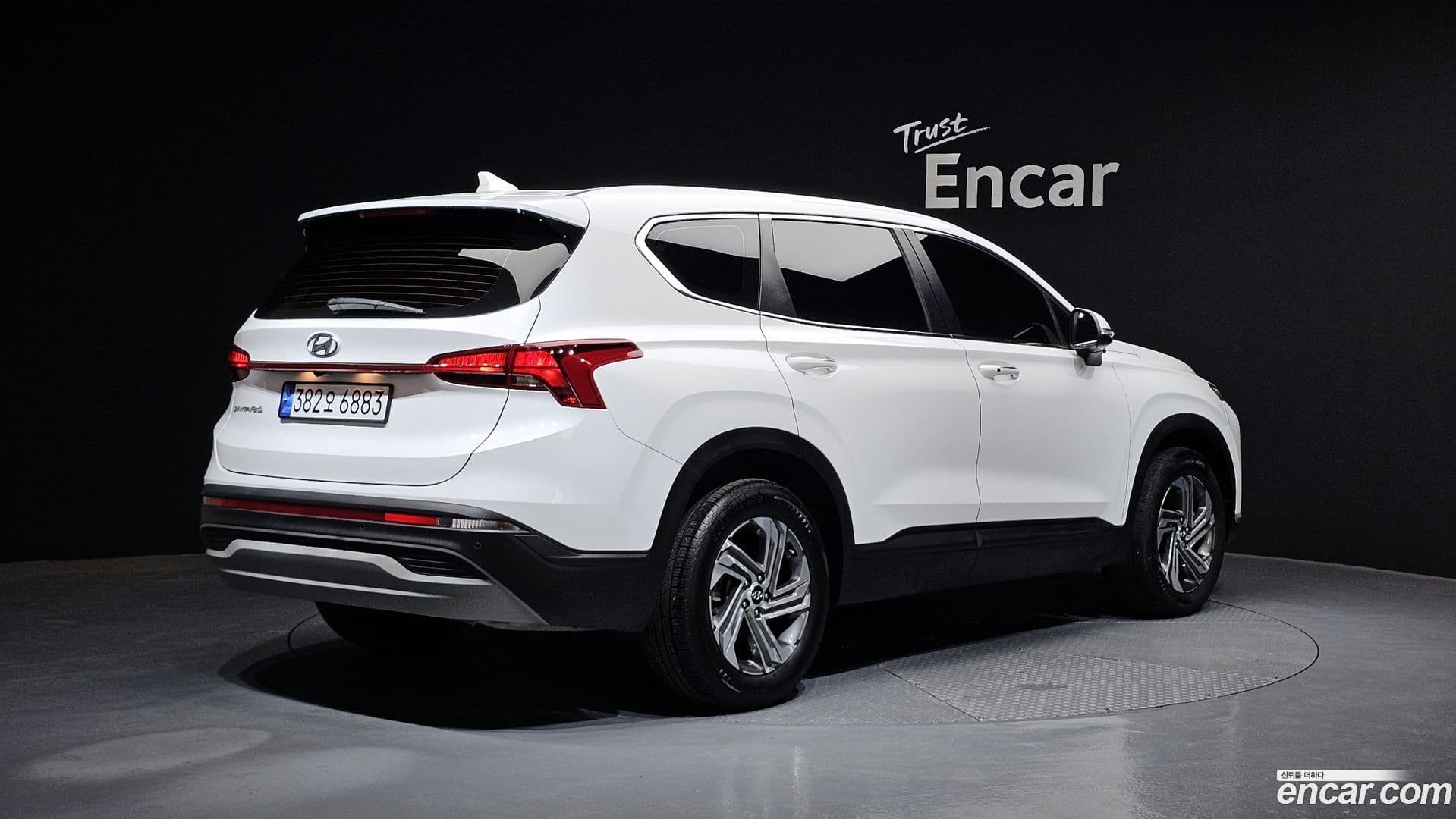 Main__Slider__Photo:Santafe Hyundai 2022.3-1