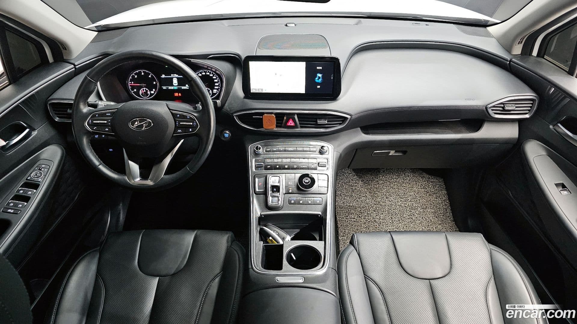 Main__Slider__Photo:Santafe Hyundai 2022.3-6