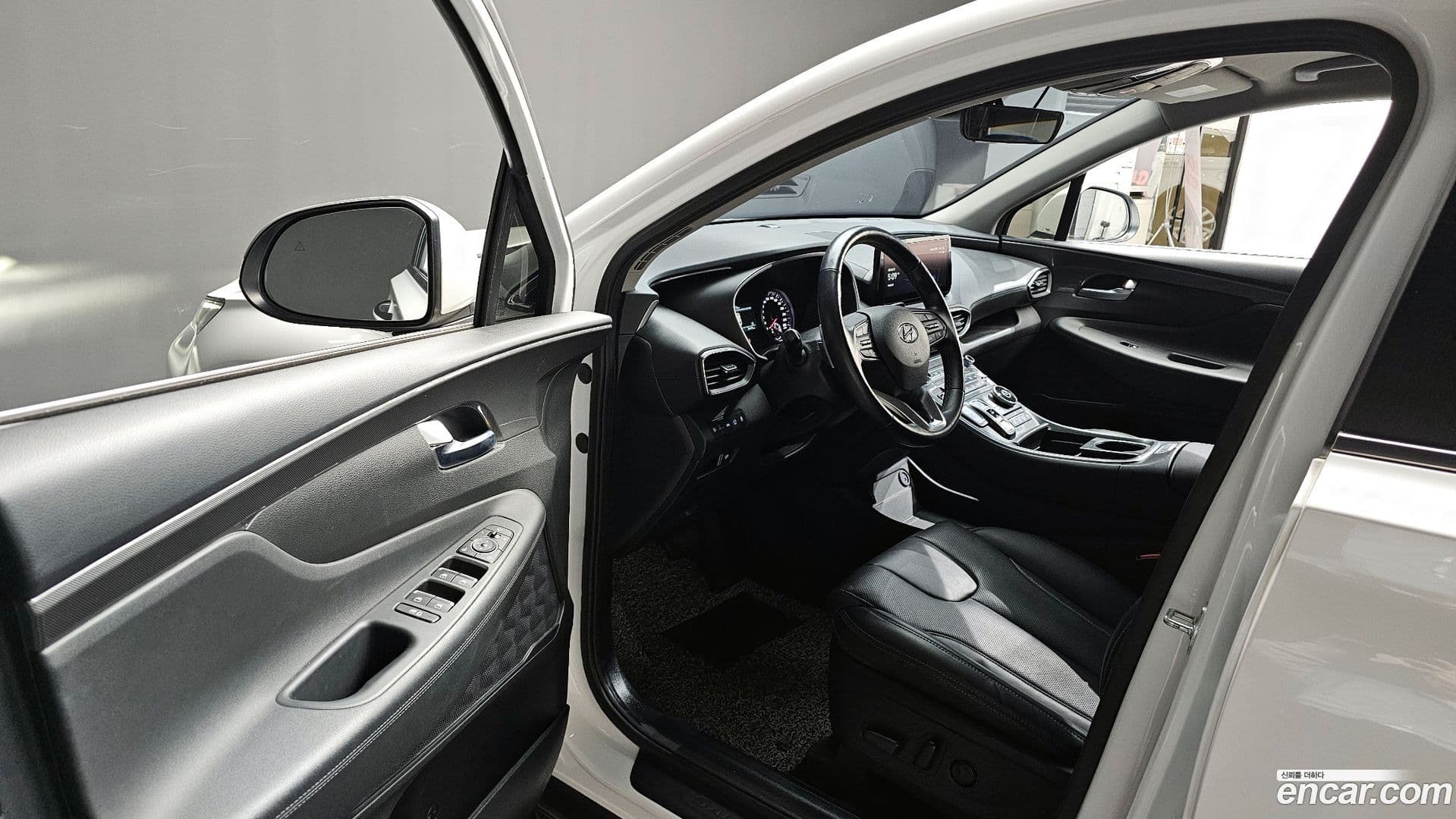 Main__Slider__Photo:Santafe Hyundai 2022.3-9