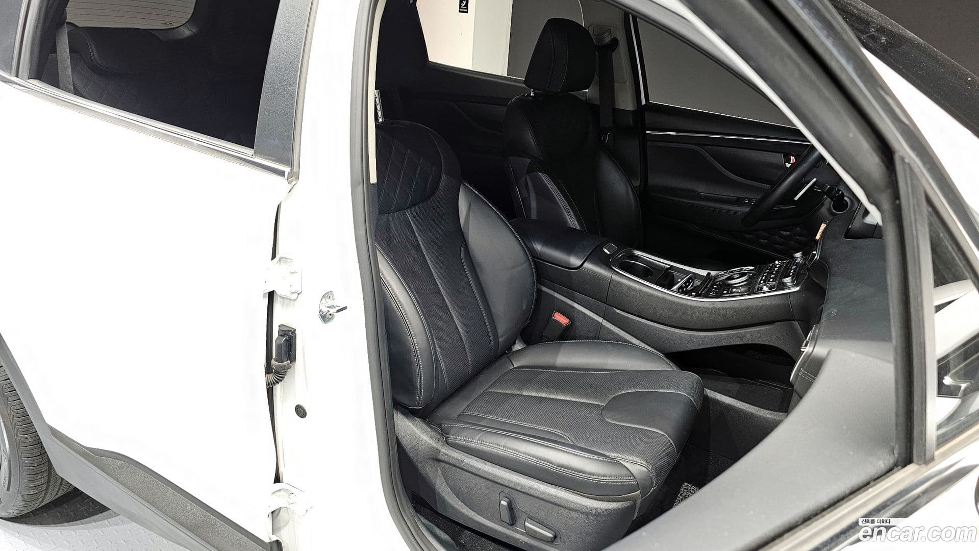 Main__Slider__Photo:Santafe Hyundai 2022.3-11