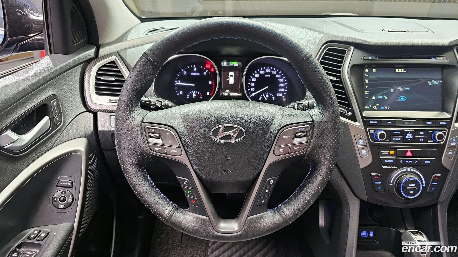 Main__Slider__Photo:Santafe Hyundai 2015.9-12