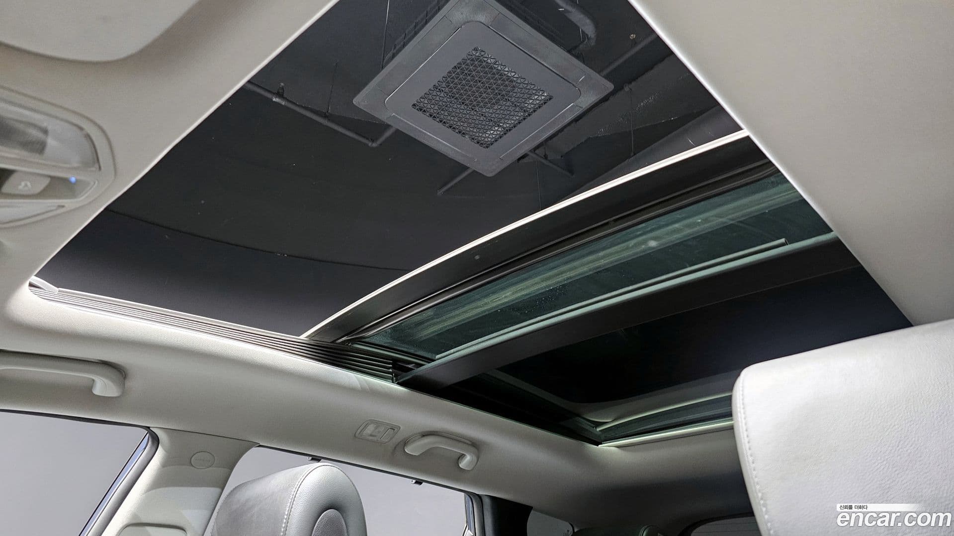 Main__Slider__Photo:Santafe Hyundai 2015.9-18