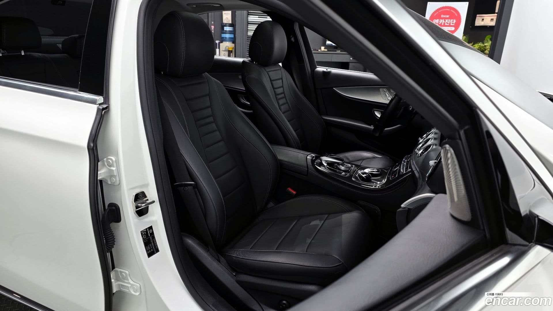 Main__Slider__Photo:E-Class Mercedes-Benz 2019.5-9