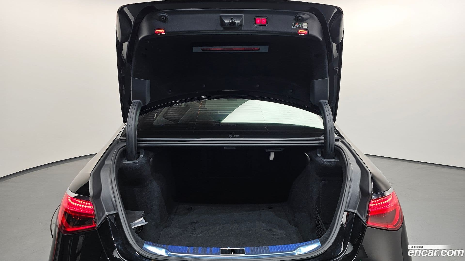 Main__Slider__Photo:S-Class Mercedes-Benz 2022.2-19