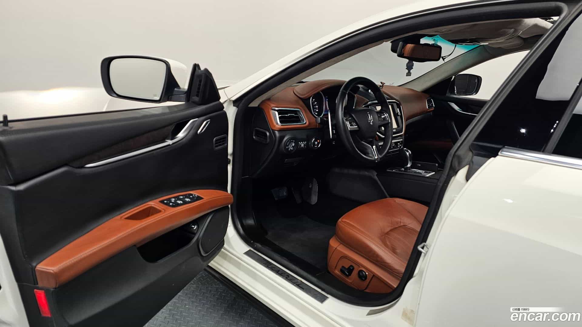 Ghibli Maserati 2014.2-INNER-010