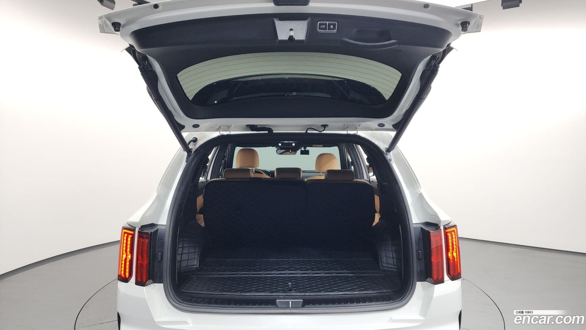 Main__Slider__Photo:Sorento Kia 2022.0-19