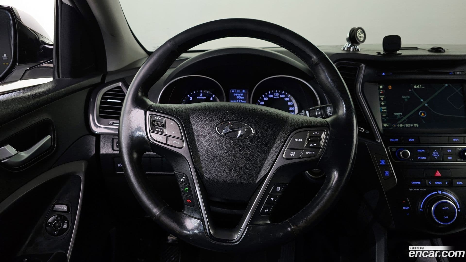 Main__Slider__Photo:Santafe Hyundai 2015.5-12