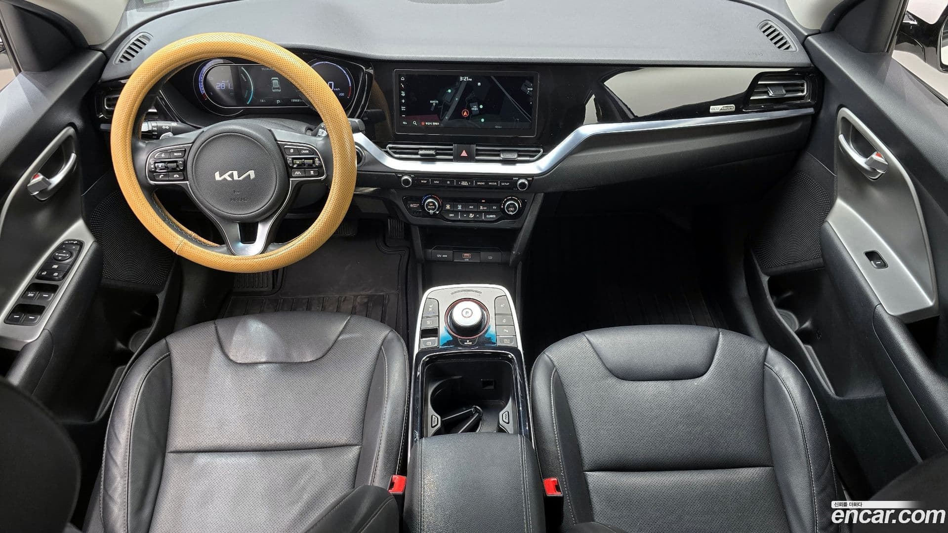 Main__Slider__Photo:Niro Kia 2022.10-6