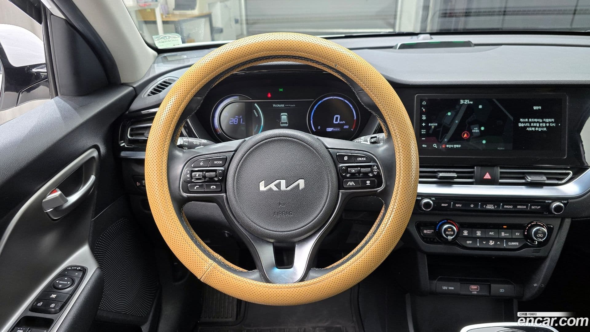 Main__Slider__Photo:Niro Kia 2022.10-13