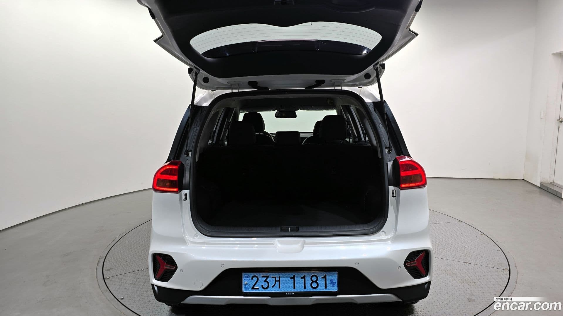 Main__Slider__Photo:Niro Kia 2022.10-19