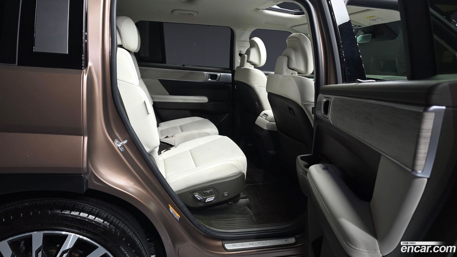 Main__Slider__Photo:Santafe Hyundai 2024.0-11