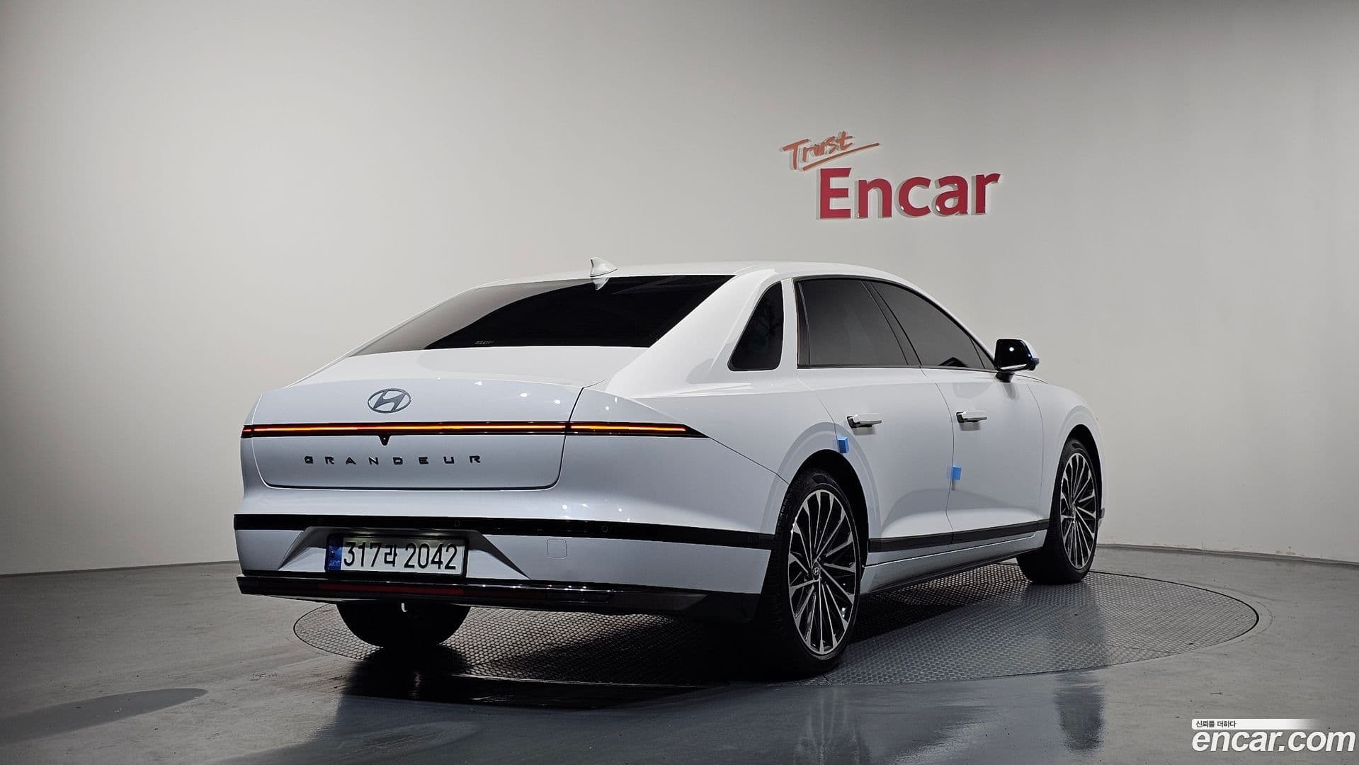 Main__Slider__Photo:Grandeur Hyundai 2023.7-1