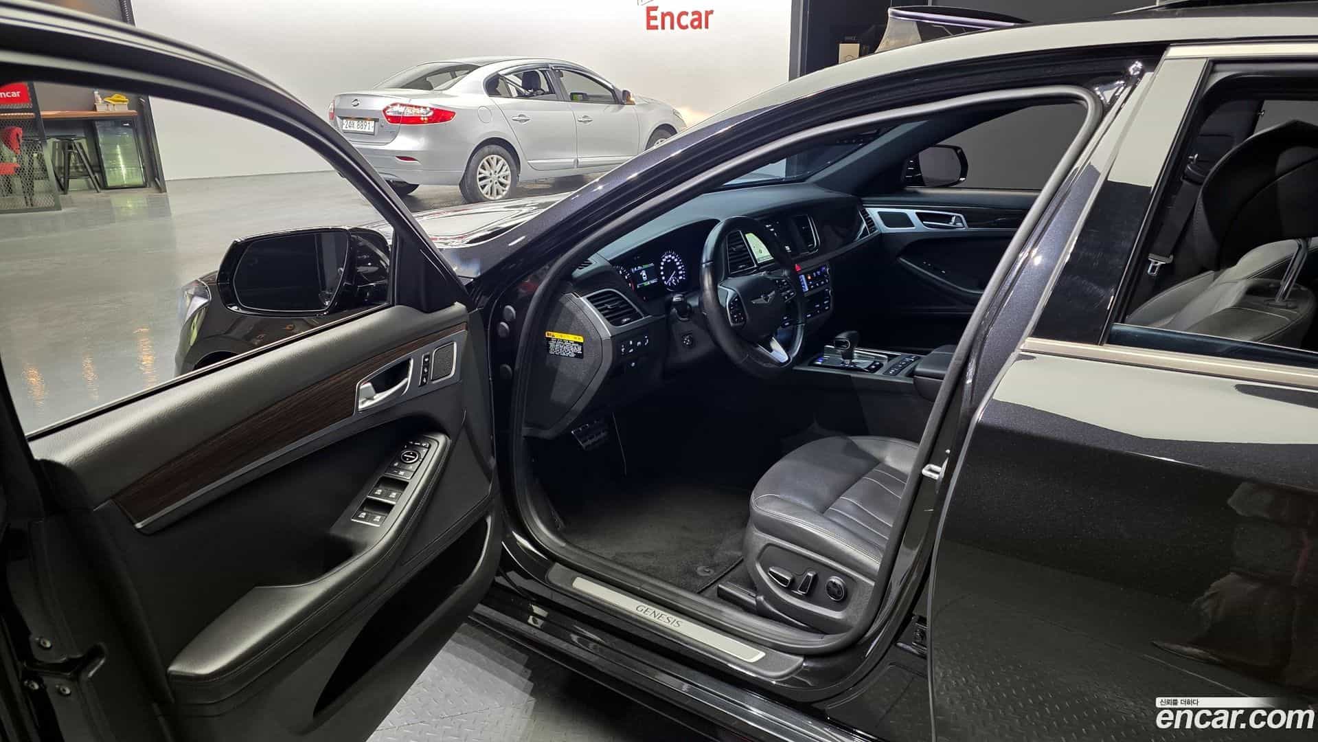 G80 Genesis 2019.1-INNER-010