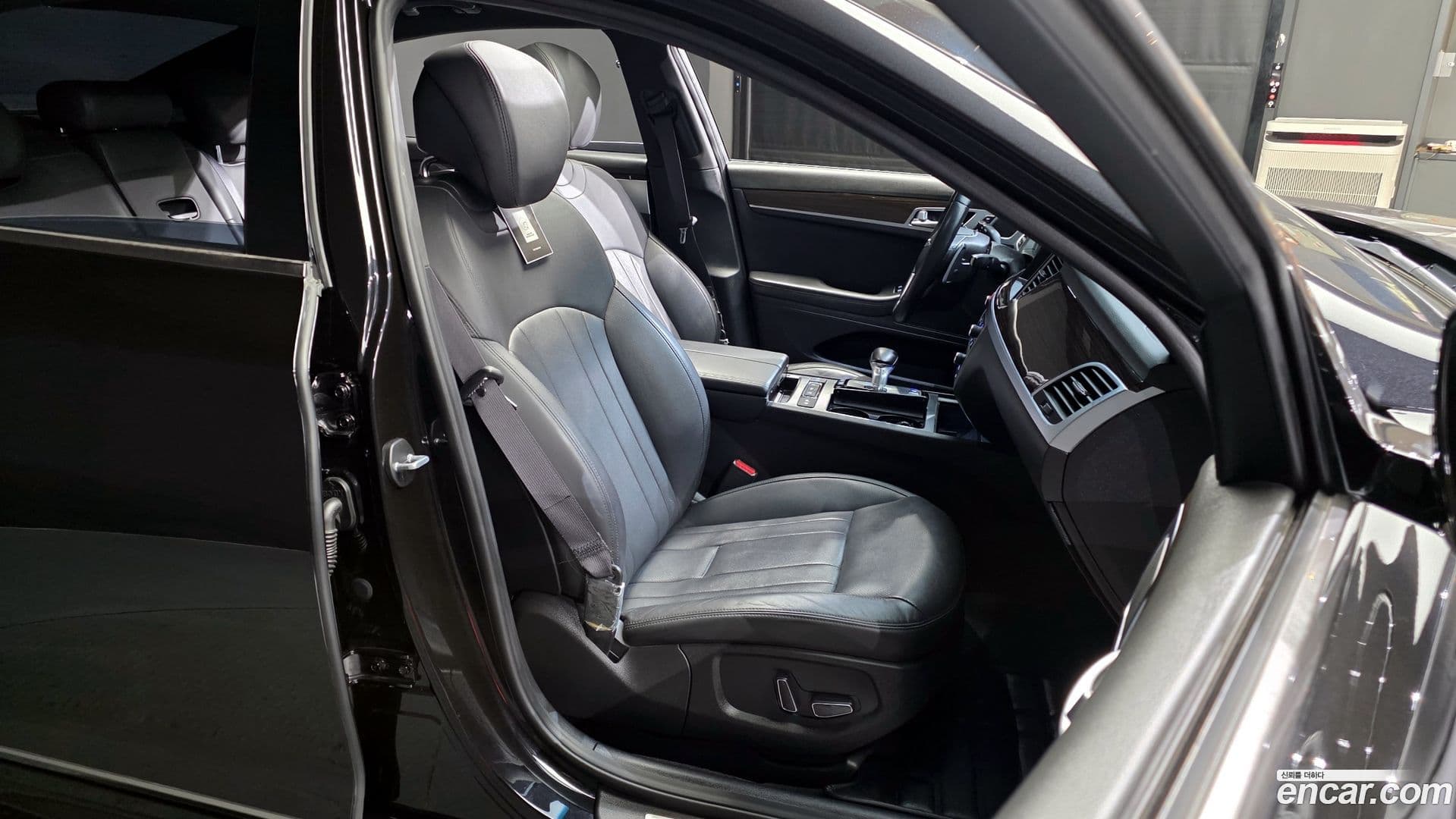 Main__Slider__Photo:G80 Genesis 2019.1-11